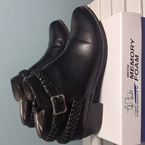 NIB Black booties size 8.5 m